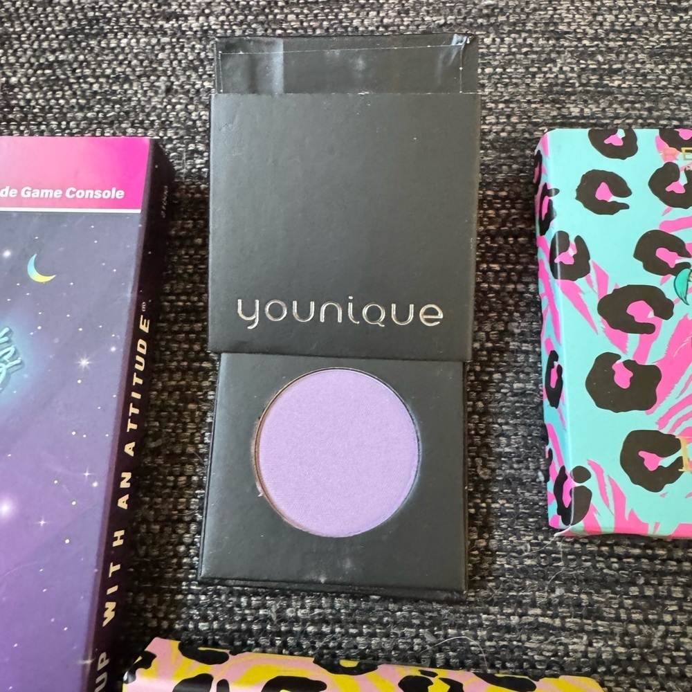 Bundle of Eyeshadow, Lip Balm and more Make up - Picture 2 of 6